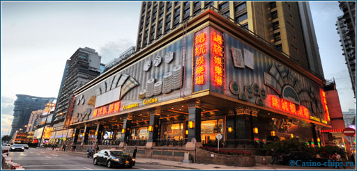 Казино Президент в Макао. Открыто в 2006 году компанией Galaxy Entertainment Group. Игорное заведение среднего уровня. Как и его фишки.
Фото 2010 года.