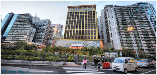 Отель-казино President в Макао. Находится в оживленном районе недалеко от набережной.
Фото 2011 года.