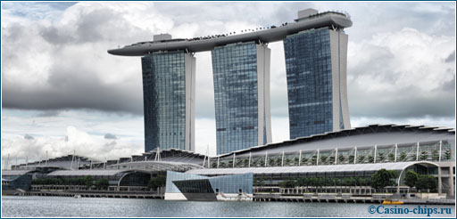 Казино Marina Bay Sands в Сингапуре. Самый дорогой в мире проект мегаказино. Один из символов Сингапура.
Фото 2013 года.