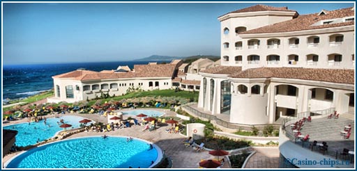 Отель-казино Tabarka Beach в городе Табарка, Тунис. Первоклассный курорт с небольшим залом казино внутри.
Фото 2011 года.