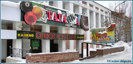 Казино Остров Сокровищ в городе Иваново, Россия. Находилось в развлекательном центре Таганка недалеко от гостиницы Советская.
Фото 2005 года.